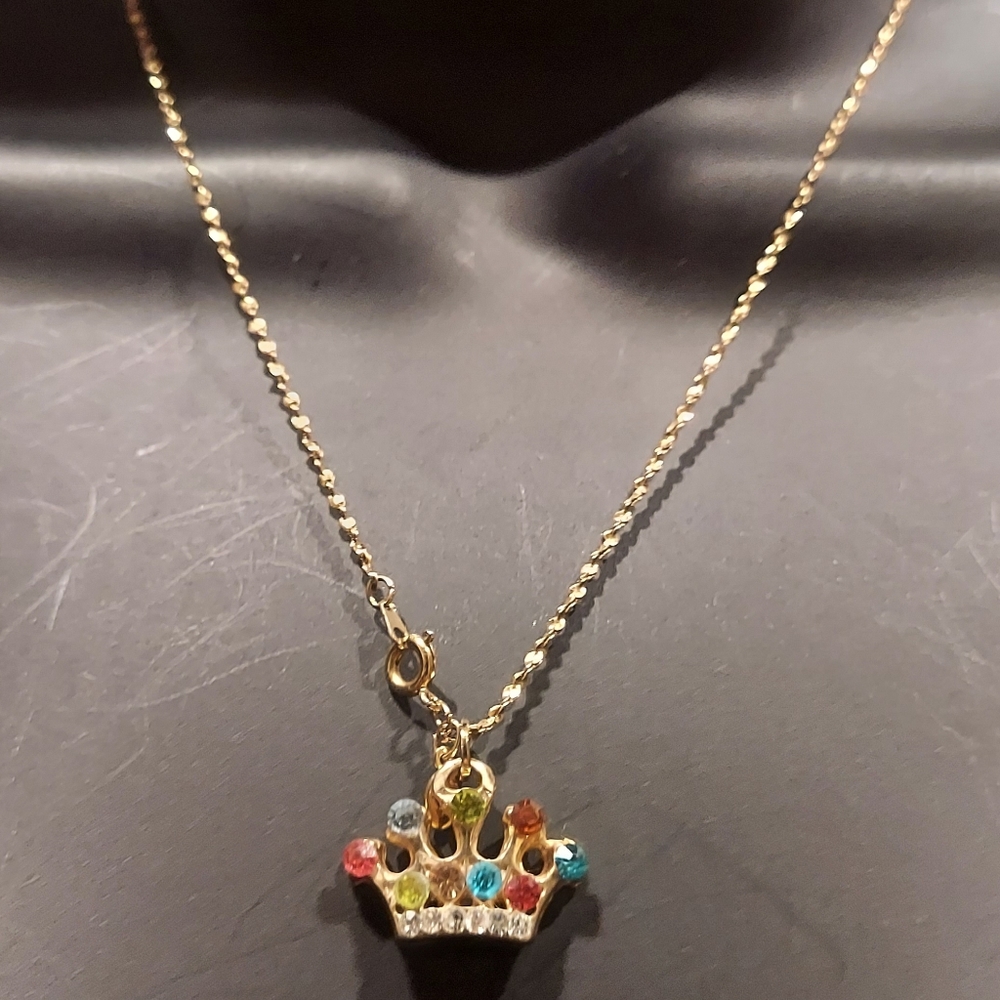 PD Crown vintage necklace gold tone very pretty 💚♥️💙💜